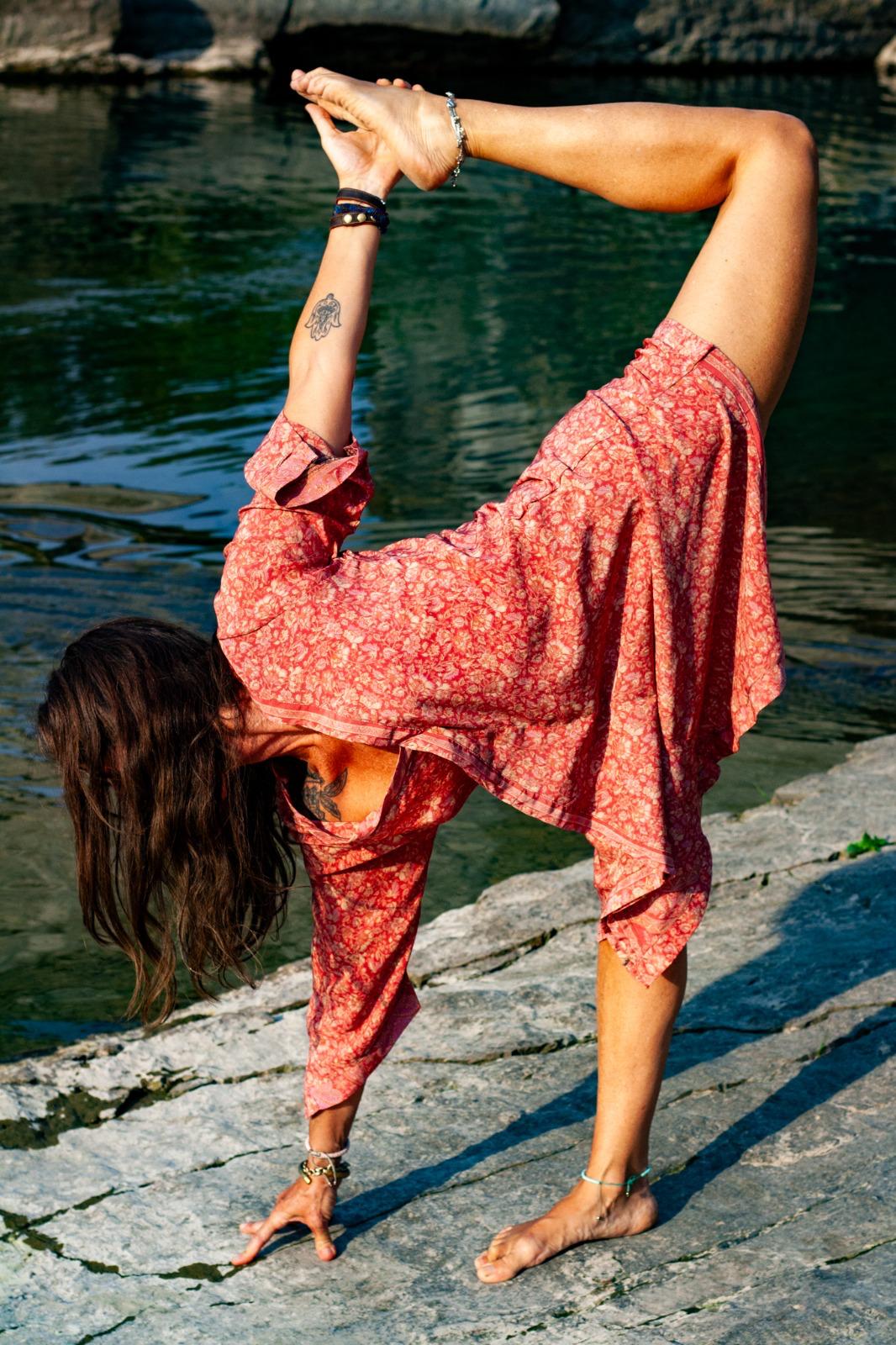 Pratica yoga con Paola Stropeni